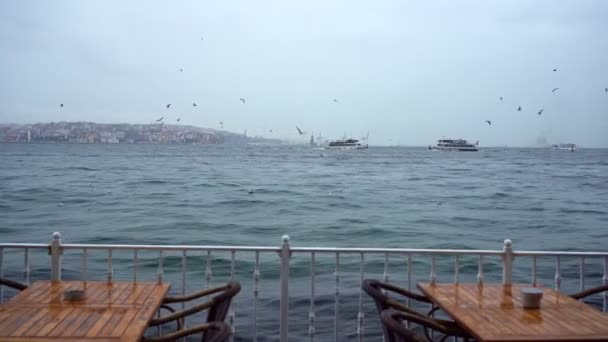 The cafe tables near the sea with ships and waves — Αρχείο Βίντεο