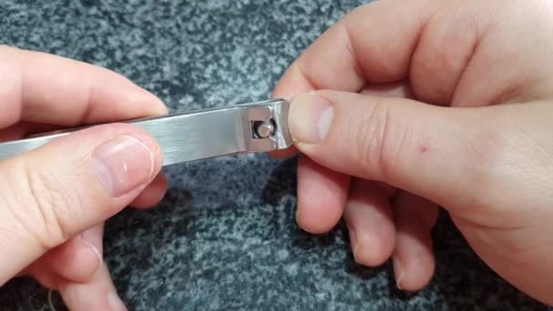Cutting nails on a man's hand with nail tongs — Stockvideo