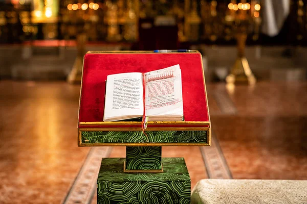 Book of prayers on table, wedding in Church. — Stockfoto