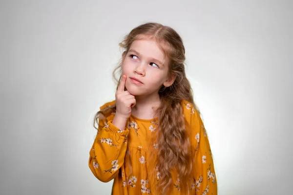 Sign quieter fingers shows beautiful little girl — Stockfoto