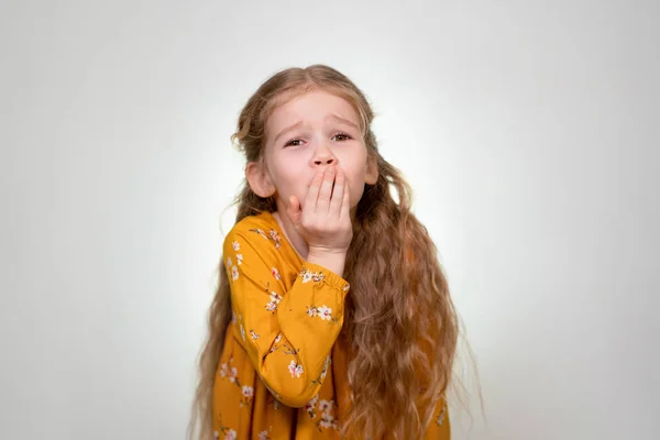 Strong Toothache little girl with long blonde hair — Stockfoto