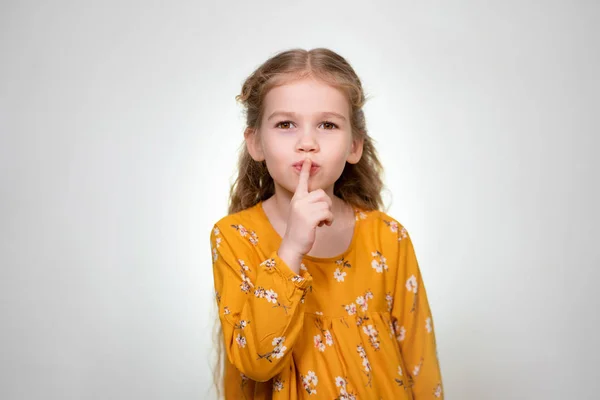 Sign quieter fingers shows beautiful little girl — 图库照片