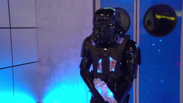 Darth Vader at a children's party. Laser tag — Stock Video