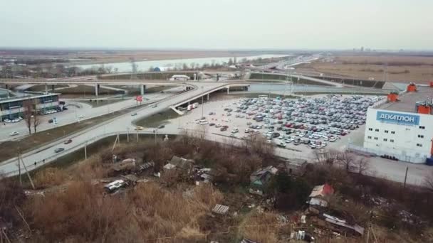 Megamag Rostov-na-Donu, vue de dessus du carrefour routier — Video