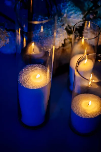 Candles in glass glasses burning in the dark. — Stockfoto