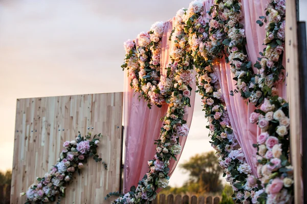 Detalhes do casamento decoração da área da cerimônia do exterior — Fotografia de Stock
