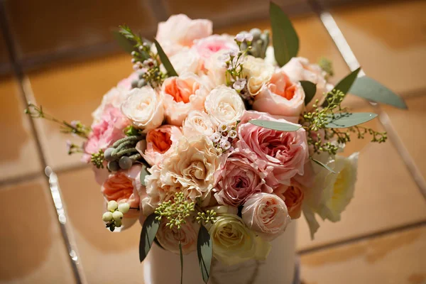 Bouquet de boda de cerca. peonía rosa flores . — Foto de Stock