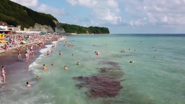 Mar Negro. sobre el agua Novomihailovskiy, Tuapse . — Vídeo de stock