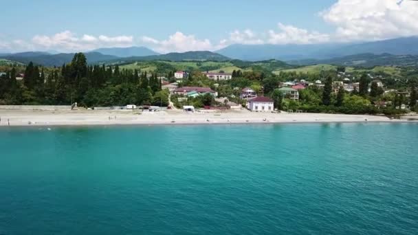 Praia julho 2017 perto da fronteira da Abcásia e da Rússia — Vídeo de Stock