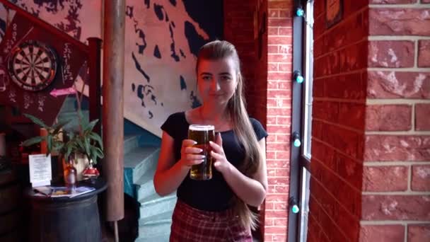 Waitress carries glasses beer, gives in man hands — Wideo stockowe