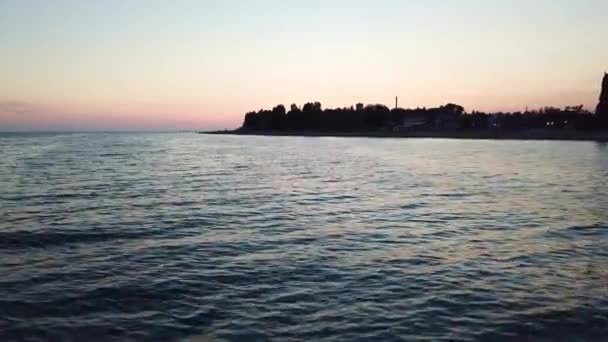 Julho 2017 pôr-do-sol fronteira marítima da Abcásia e Rússia — Vídeo de Stock