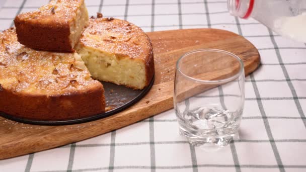 In a glass pour milk and homemade cake on a Board — Stock video