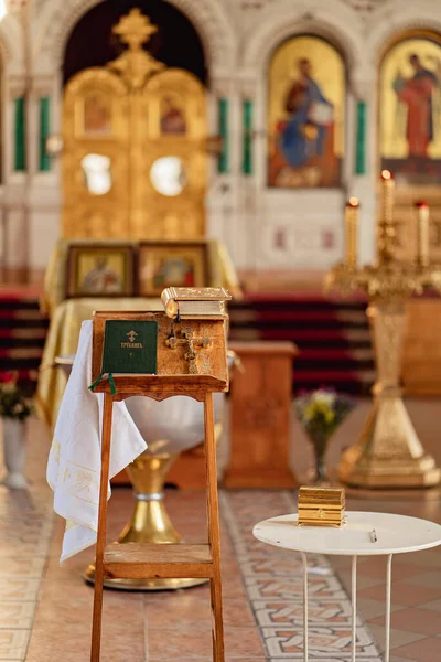 Orthodox church. prayer book on the podium — Zdjęcie stockowe