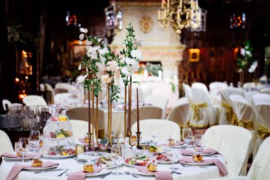 Tatil için konuklara sürpriz servis edilen masa..