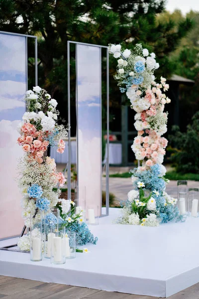 Decoração floral para cerimônia de casamento — Fotografia de Stock