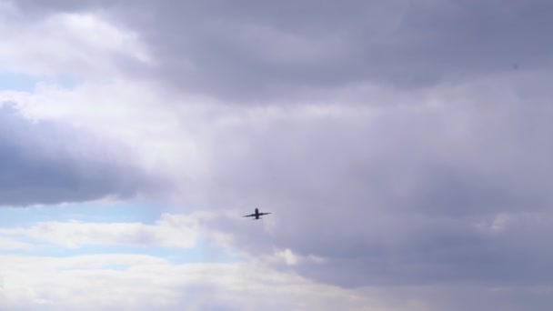 16.03.2020 Aereo decolla in aeroporto cielo Platov . — Video Stock