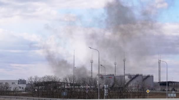 16.03.2020 пожар, дым в аэропорту Платов в Ростове — стоковое видео