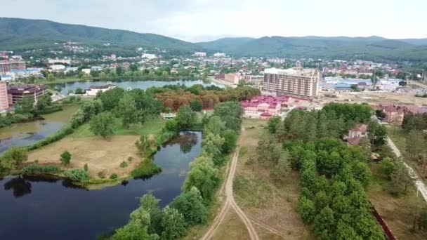 Lake Krugloe, city Goryachy Kluch, over town — Stock Video