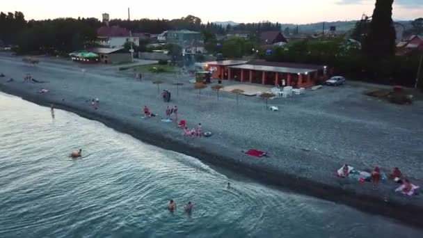 Spiaggia al tramonto vicino al confine dell'Abkhazia luglio 2017 — Video Stock