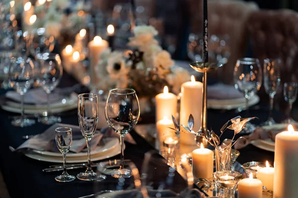 Velas de ajuste de mesa festivas para fiesta de boda — Foto de Stock