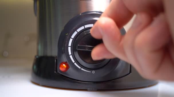 Aus Thermostat auf Mini-Fritteuse für zu Hause. Nahaufnahme. — Stockvideo