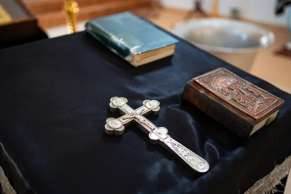 Cross Bible ambo Rusia Bataysk 03.28.2020 Iglesia . — Foto de Stock