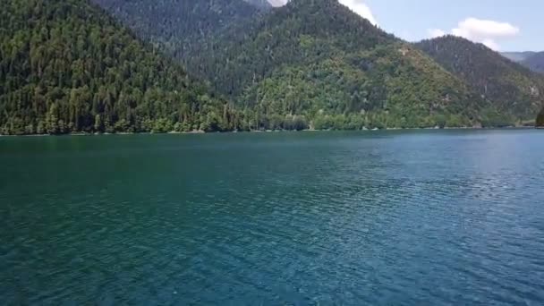 25.07.2018 Lake Ritsa Abkhazia shooting over water — Stock Video