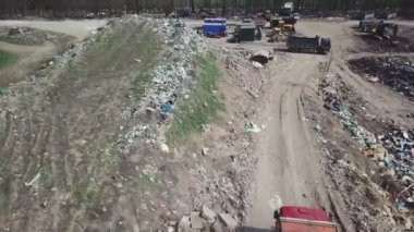 03 / 31 / 2020 Rusya Rostov Aksay kamyonu Huge çöplüğünde