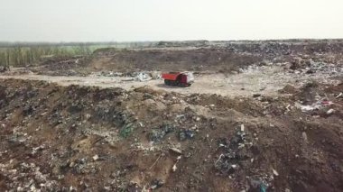 03 / 31 / 2020 Rusya Rostov Aksay kamyonu Huge çöplüğünde