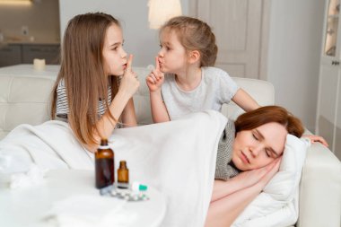 Çocuklar hasta anne uykusuna karışmaz..