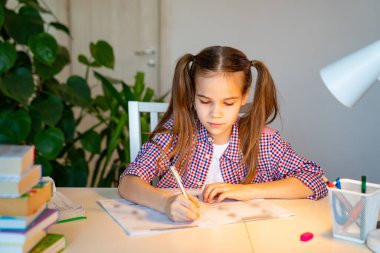 liseli kız uzaktan öğrenim sorunu çözemez