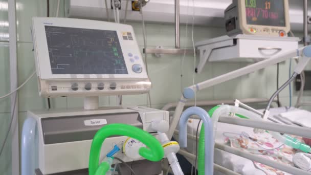 In hospital. Monitor resuscitation and anesthesia. — Stock Video