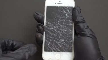 Kırık cam telefon ekran koruyucusu..
