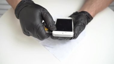 Kırık cam telefon ekran koruyucusu..