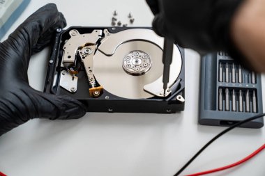 Bilgisayar Sabit Sürücüsü aç. tornavida Elde