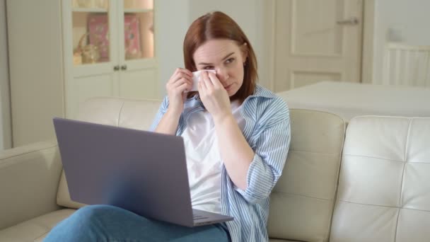 Mulher em psicólogo aconselhamento on-line — Vídeo de Stock