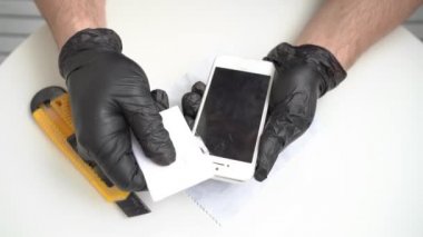 Bozuk ekranlı mobil dokunmatik akıllı telefon.