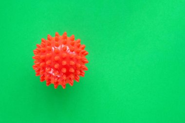 Yeşil üzerine Coronavirus hastalığı modeli COVID-19