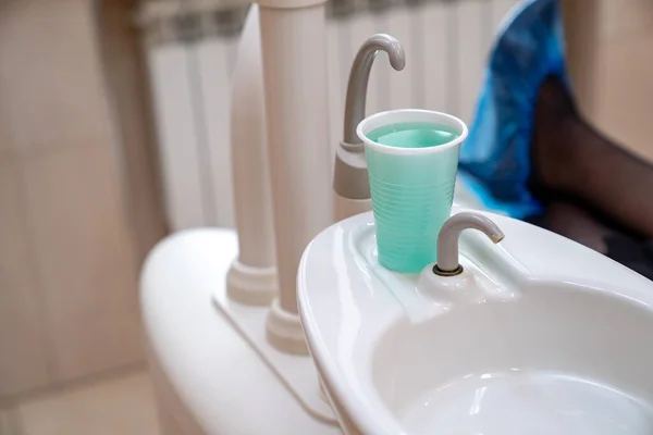 Liquid for rinsing oral cavity. dental treatment — Stock Photo, Image