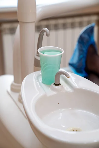Liquid for rinsing oral cavity. dental treatment — Stock Photo, Image