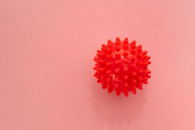 Coronavirus hastalığının pembe modeli üzerinde COVID-19 