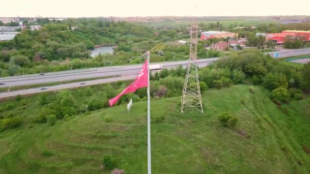 The red flag with the hammer and sickle. The banner of victory. — Stock Video