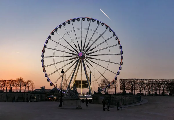 Revisão roda noite em Paris. turismo e viagens em França . — Fotografia de Stock