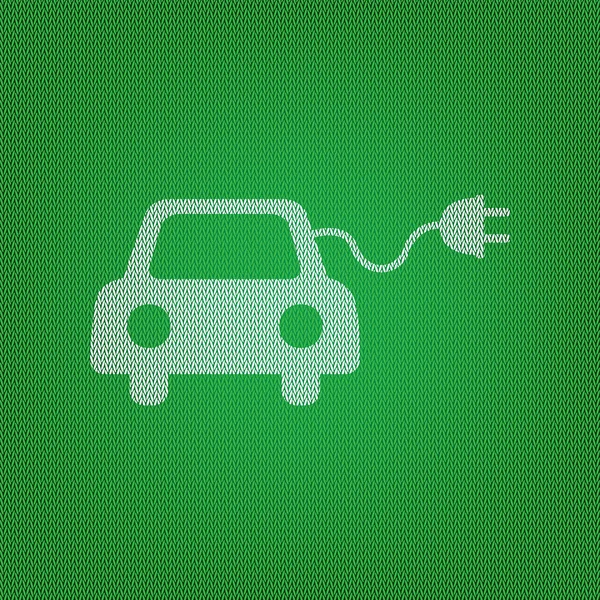 Signo de coche eléctrico ecológico. icono blanco en la prenda de punto verde o de lana — Vector de stock