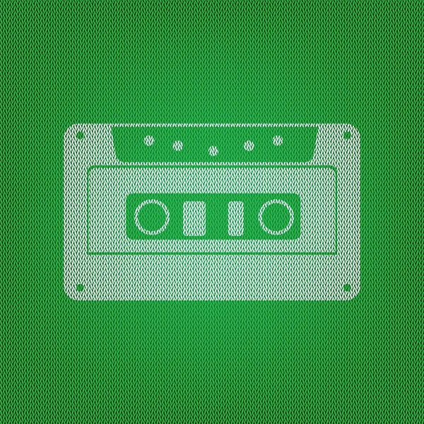 Cassettepictogram, geluidsband teken. wit pictogram op de Groene gebreide — Stockvector