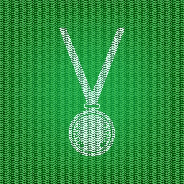 Medalj enkla tecken. vit ikon på gröna stickat eller ylle cl — Stock vektor