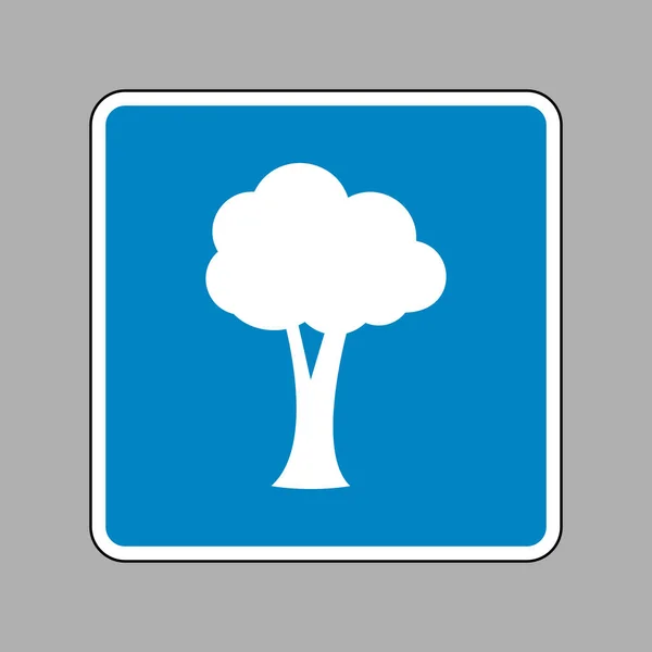 Signo de árbol ilustración. Icono blanco en el signo azul como fondo . — Vector de stock