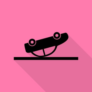 Kaza araba işareti. Düz stil gölge yoluyla pembe bir arka plan üzerinde siyah simgesi.