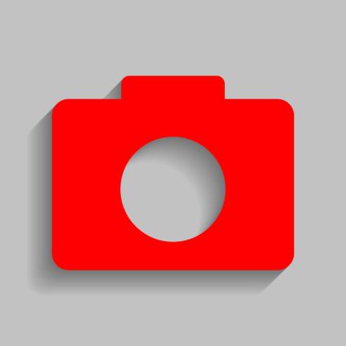 Dijital kamera işareti. Vektör. Yumuşak gölge gri arka plan üzerinde kırmızı simge.