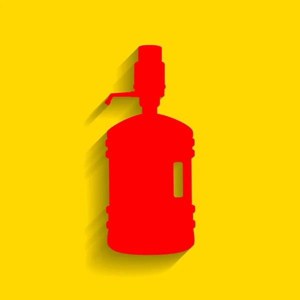 Silueta de botella de plástico con agua y sifón. Vector. Icono rojo con sombra suave sobre fondo dorado . — Archivo Imágenes Vectoriales